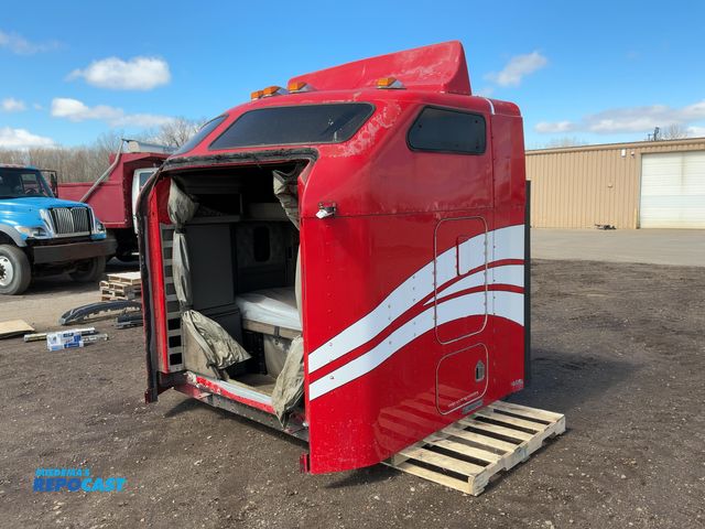 Lot 2-11000 - Used Kenworth 60” AeroCab Sleeper off a 2004 Kenworth, Bunk Beds, Mini Fridge, cracks in skylights, ...