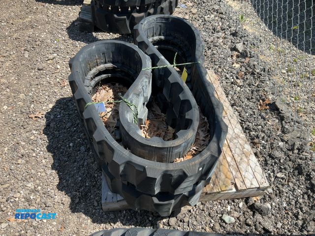 Lot 2-91994 - Lot of (1) Rubber Skid Steer Track 400 x 72.5 x 72 Skid Steer