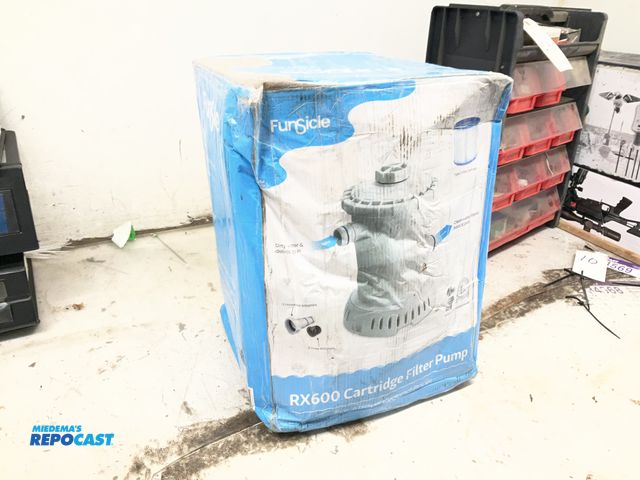 Lot 2-93459 - Lot of (1) finsicle R600 cartridge filter pump. -for above ground pools.