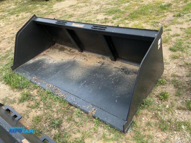 Lot 2-21278 - New Tomahawk 84" Snow/Mulch Skid Steer Bucket, Universal Quick Attach (3004-3)