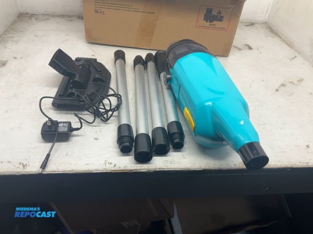 Lot 2-93600 - Rechargeable Handheld Pool Vacuum Cleaner