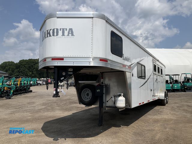 Lot 2-30364 - 2020 Lakota Colt AC311 Horse Trailer with Living Quarters