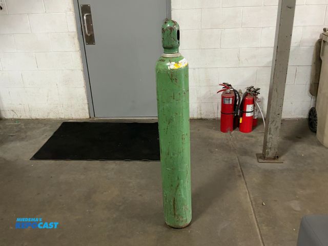 Lot 2-18524 - Praxair Oxygen Tank