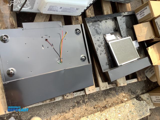 Lot 2-18043 - Magic Chef G22BRHT-EL-VLSLN and MCRH31VB (2) range hoods