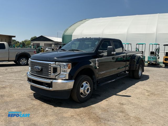 Lot 2-30300 - 2022 Ford F350 SD STX Crew Cab Long Bed DRW 4WD Crew Cab Long Box Pickup Truck 4x4