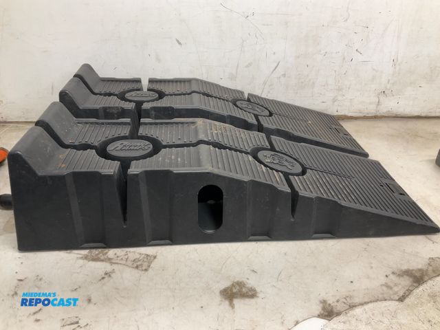 Lot 2-93605 - 2 Rhino Ramps black plastic Car Ramps