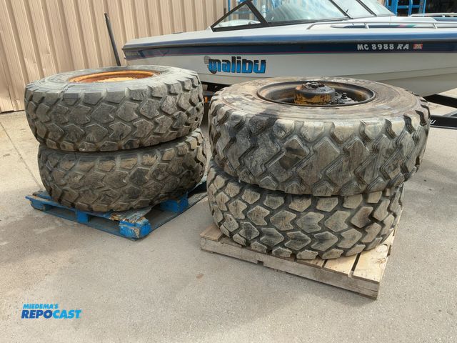 Lot 2-22863 - (4) Used 17.5R25 Loader Tires on Steel 12-lug Wheels, came off a Volvo Wheel Loader, Hubs still atta...
