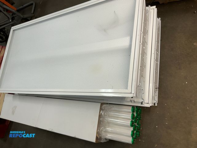 Lot 2-64239 - 4 sets of drop ceiling light with bulbs