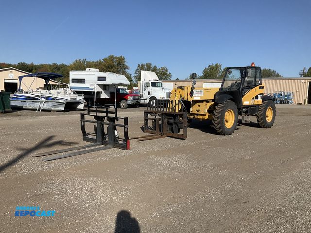 Lot 2-41402 - 2005 Caterpillar TH360B Telehandler