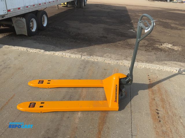 Lot 2-11593 - Jungheinrich Pallet Jack, 4,850 lb capacity, 27”x47-1/2” fork area, handle has to be pulled down in ...