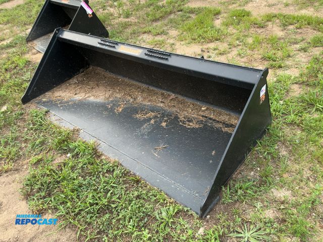 Lot 2-21275 - New Tomahawk 78" Skid Steer Bucket, Universal Quick Attach (3019-5)