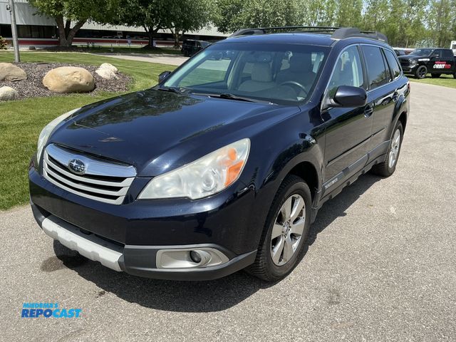 Lot 2-96772 - 2012 Subaru Outback 3.6R Limited SUV AWD