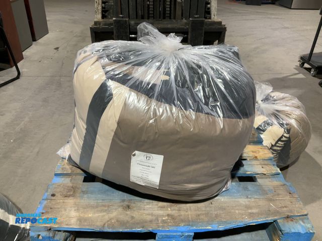 Lot 2-16626 - 1 New 4 Piece RV Bedding Set- 92”x92”