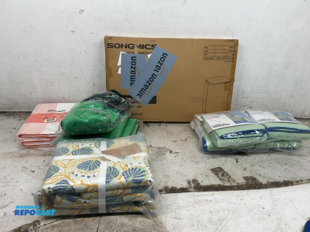 Lot 2-96116 - Skid lot of table covers rugs and a laundry hamper