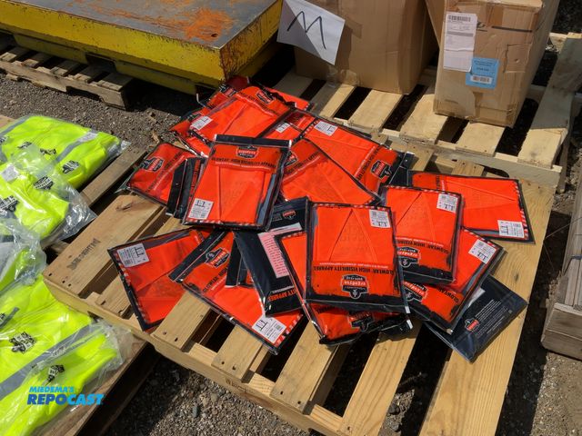 Lot 2-99410 - Tenacious ergodyne glowear high visibility safety aparel breakaway vests