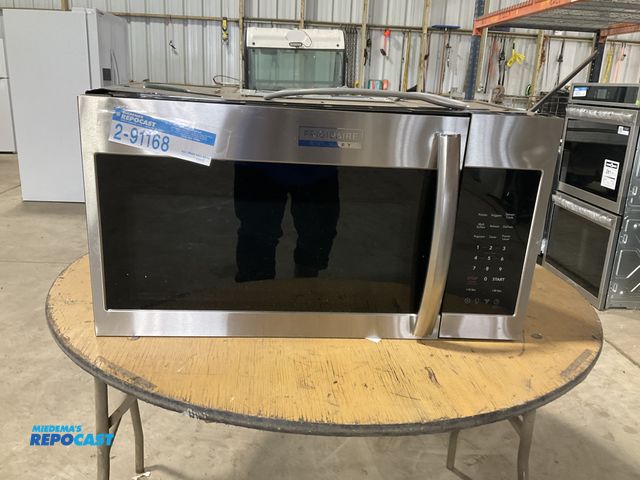 Lot 2-91168 - Scratch & Dent Frigidaire Gallery  GMOS1962AFB Microwave Oven