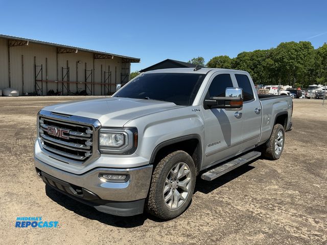 Lot 2-22990 - 2018 GMC Sierra 1500 SLT Double Cab 4WD Double Cab Standard Box Pickup Truck 4x4