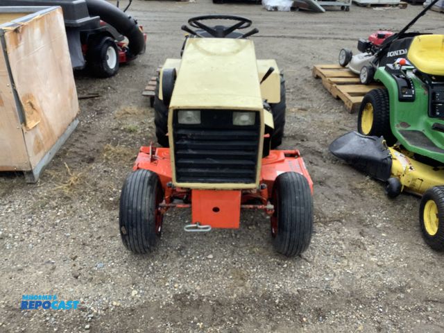 Lot 2-15739 - 220 case garden tractor with mower deck collectors item 2 speed hydraulic drive model 220-76 S/N 972...
