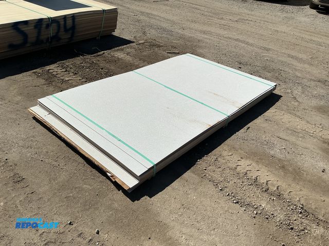 Lot 2-23060 - Various sizes of plywood