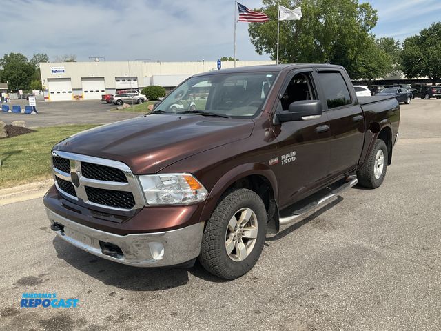 Lot 2-47578 - 2014 Ram 1500 SLT Crew Cab 4WD Crew Cab Pickup Truck 4x4