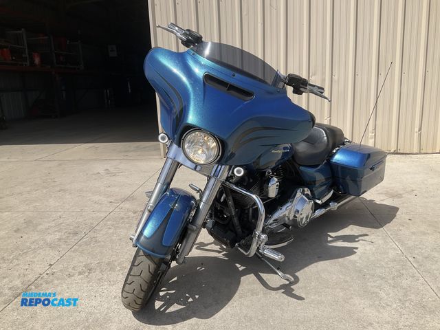 Lot 2-22905 - 2014 Harley Davidson FLHXS Street Glide Special Motorcycle