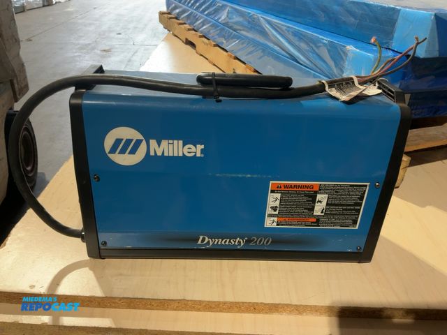 Lot 2-22613 - Miller Dynasty 200 portable AC/DC TIG and Stick inverter welder