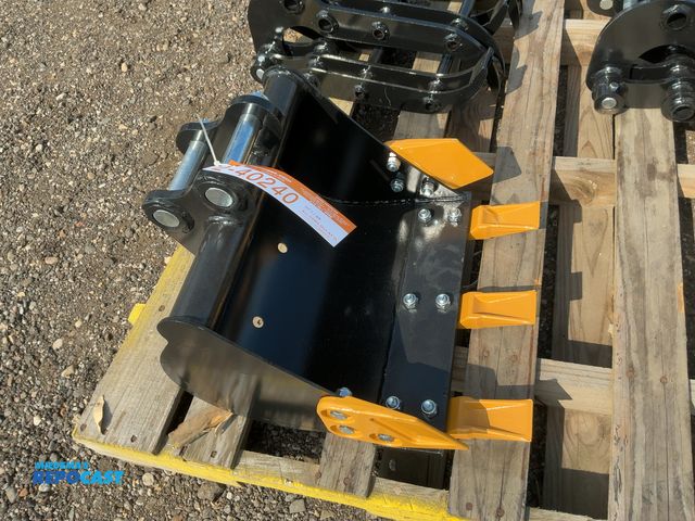 Lot 2-40240 - New SDLANCH 16" Mini Excavator Bucket with Teeth for Chinese Mini Excavators, approx. 15/16" diamete...