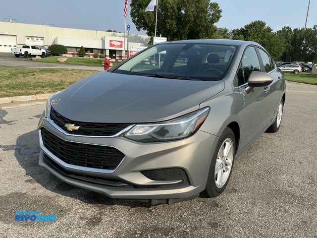 Lot 2-99604 - 2017 Chevrolet Cruze LT Sedan FWD