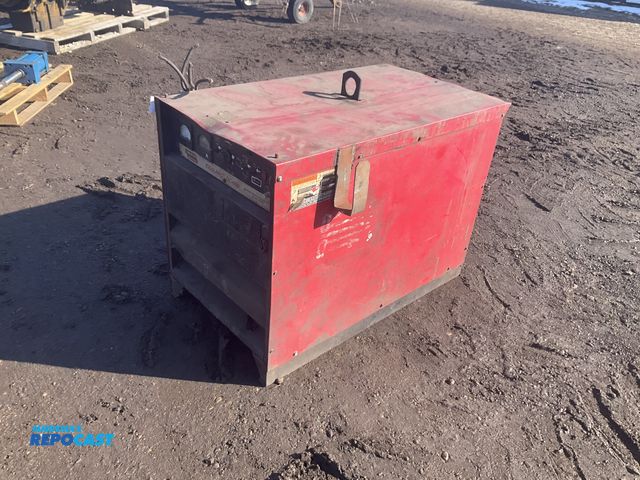 Lot 2-33618 - Lincoln Electric IdealArc DC-600 constant voltage/current DC arc welder