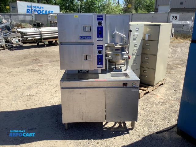 Lot 2-75430 - Cleveland 42CKGM200 6 PAN NATURAL GAS DOUBLE STACKED STEAMER W/ 6 GAL KETTLE