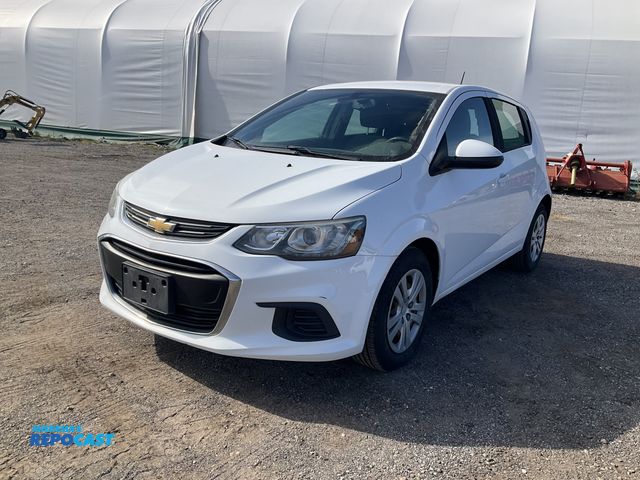 Lot 2-31163 - 2017 Chevrolet Sonic FL Hatchback FWD