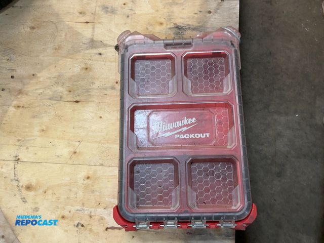 Repocast.com - Lot 2-64999 - Milwaukee pack out box