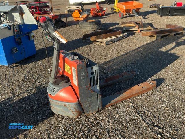 Lot 2-40677 - Toyota 8HBW23 Electric Pallet Jack, 4500 lb max capacity, 24 volt, No Battery, Has Charger, Non-Work...