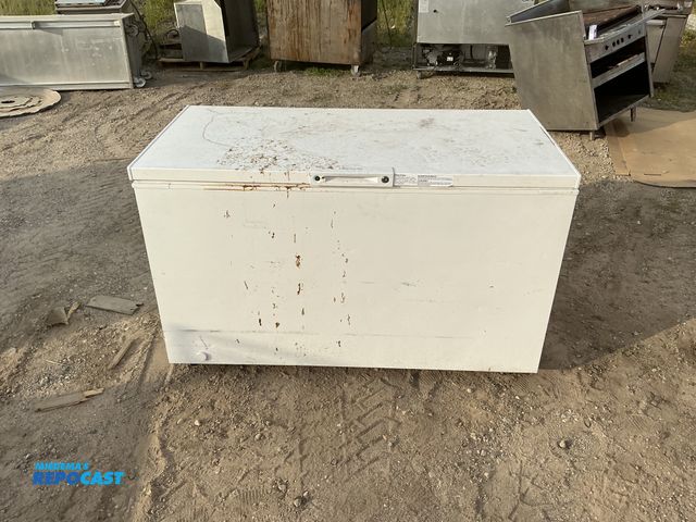 Lot 2-35950 - Frigidaire  FFCL1542AW Aluminum Plastic Commercial Freezer