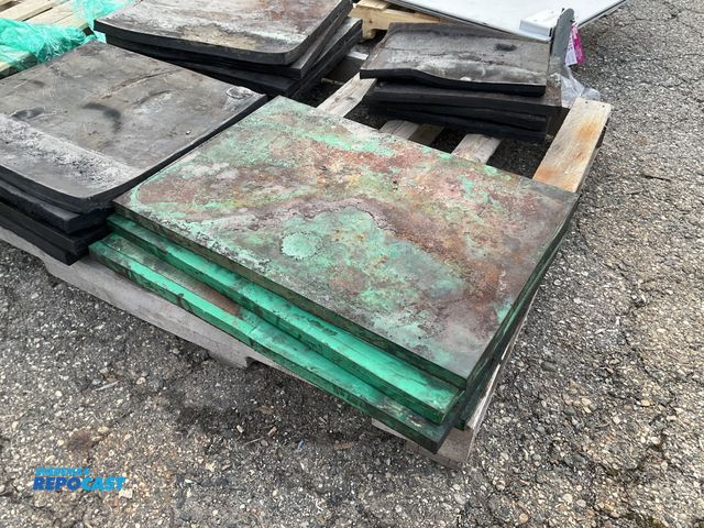 Lot 2-92317 - Lot of (4) green rubber anti vibration pads for heavy machinery