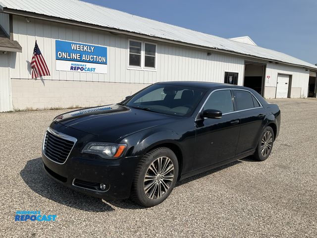 Lot 2-61747 - 2012 Chrysler 300S Sedan AWD