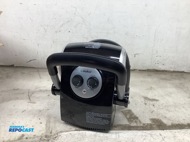 Lot 2-69353 - lasko heavy duty ceramic heater utility pro heater
