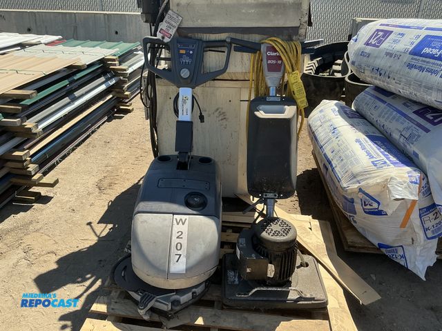 Lot 2-76817 - Advance Scrubber-Dryer SC350 Floor Cleaning Machine and a Clarke BOS-18