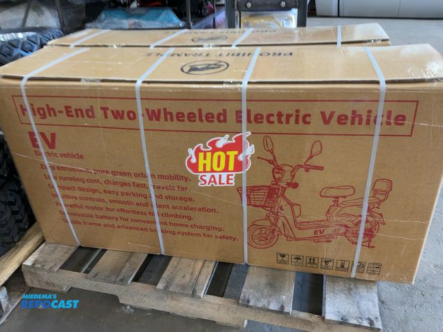 Lot 2-44555 - New SDLANCH EV Electric Scooter, Battery Operated, Steel Frame, Painted Plastic Shell, LED Running L...