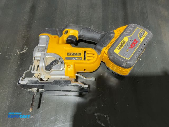 Lot 2-53621 - DeWalt DCS331 Cordless Variable-Speed Jig Saw(DOBSON)