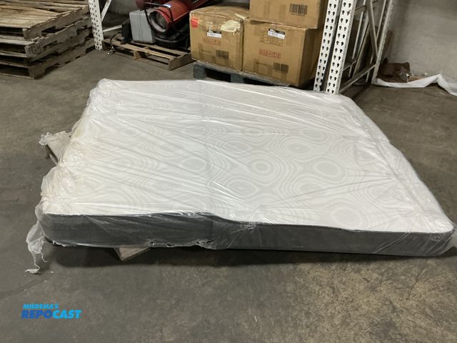 Lot 2-76222 - queen rv mattress 60 x 75