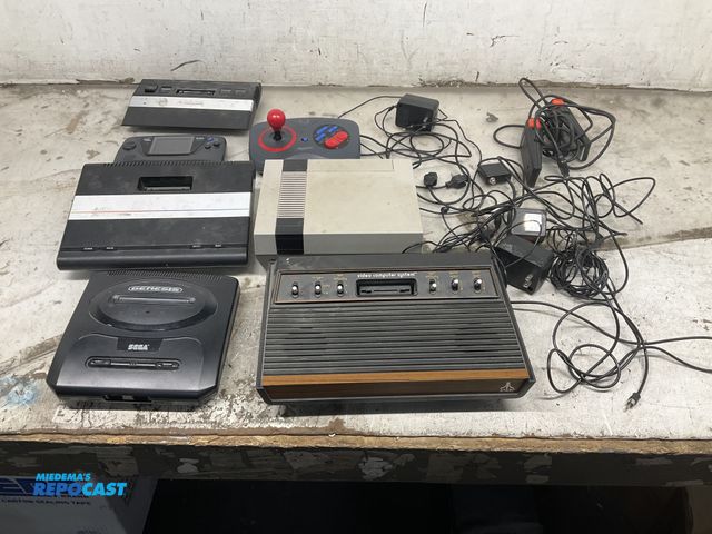 Lot 2-33355 - Lot of assorted gaming counsels and electronics including: Atari video computer system, sets genesis...