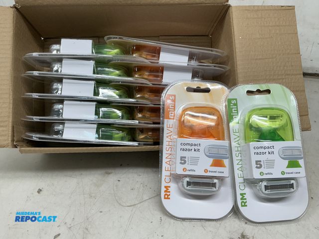 Lot 2-75898 - Lot of (24) travel razors/shavers kits new in box