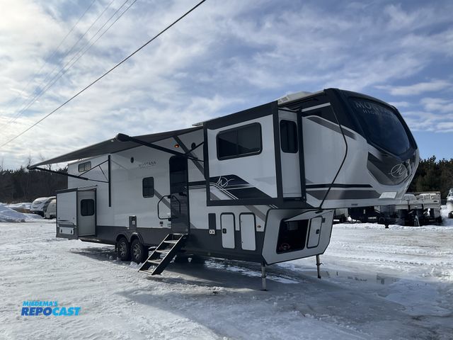 Lot 2-61017 - 2024 Keystone 377FL Camper Travel Trailer