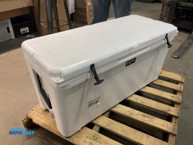 Lot 2-19097 - Yeti 160 cooler, used