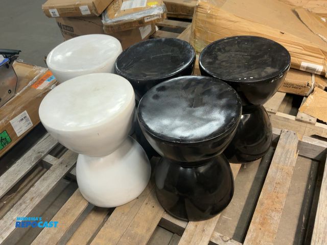 Lot 2-69189 - Lot of (5) platter stands, 3 black, 2 white