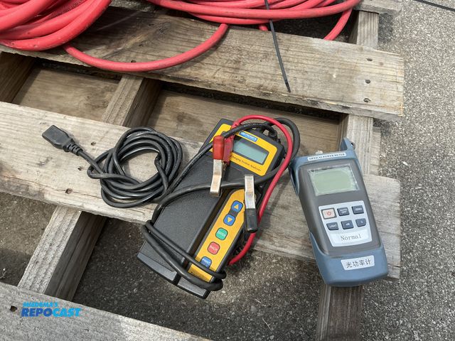 Lot 2-91065 - Optical power meter and a midtronics battery /charging/starting system analyzer