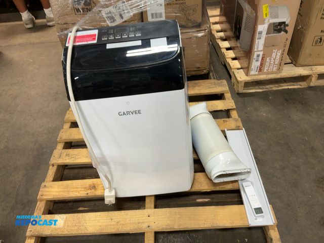 Lot 2-11176 - Garvee portable AC unit model: TAC-10CPD/DM7 115volts. leaks water, shoots out hot air