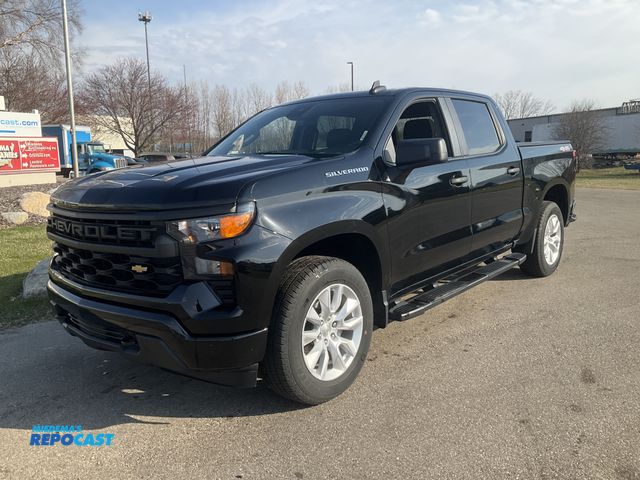 Lot 2-43702 - 2024 Chevrolet Silverado Custom Crew Cab Short Box Pickup Truck 4x4