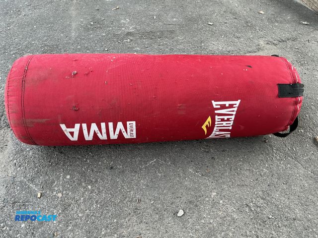 Lot 2-96583 - Everlast MMA red Hangable Punching Bag